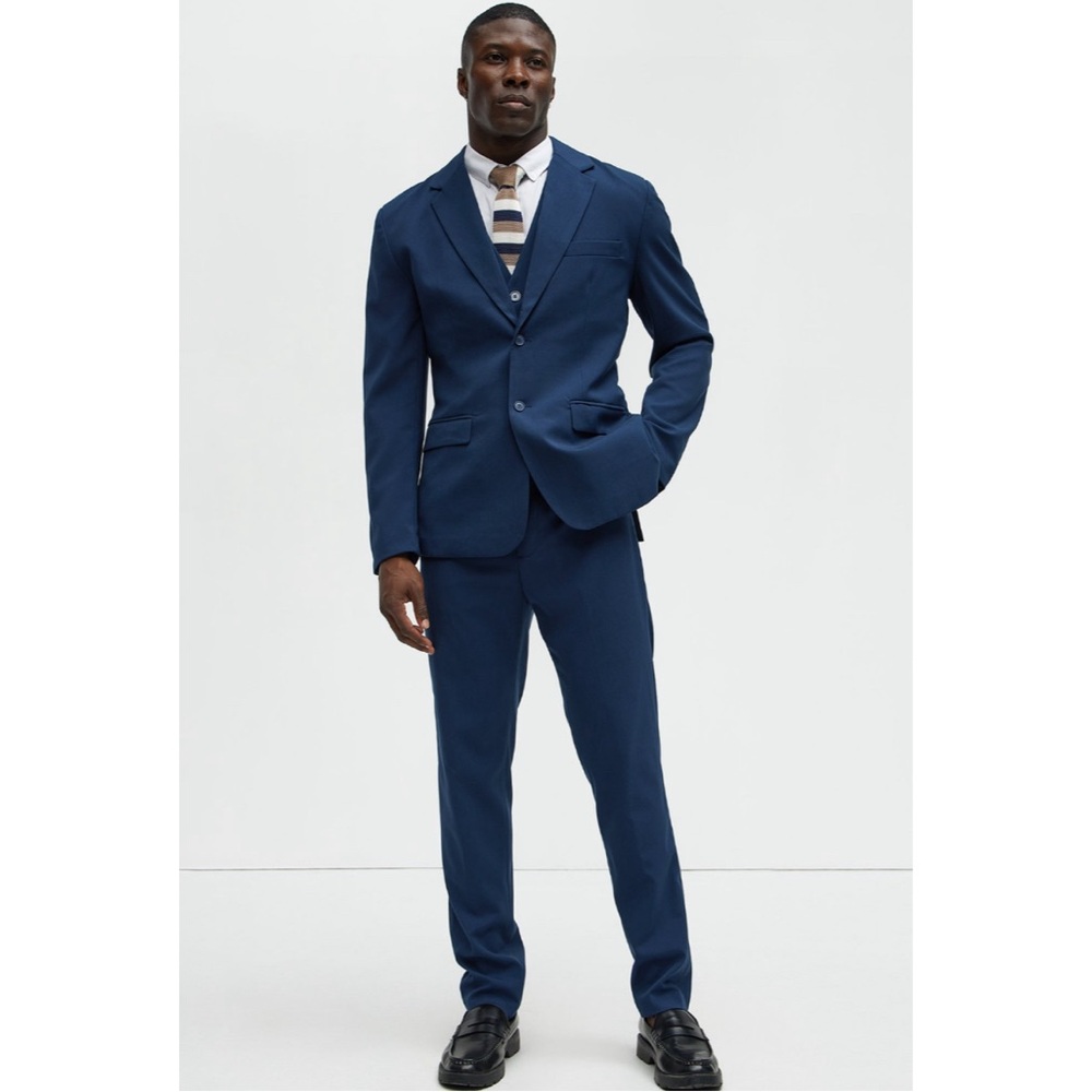 Men's Modern Stretch Suit from Fashion Nova